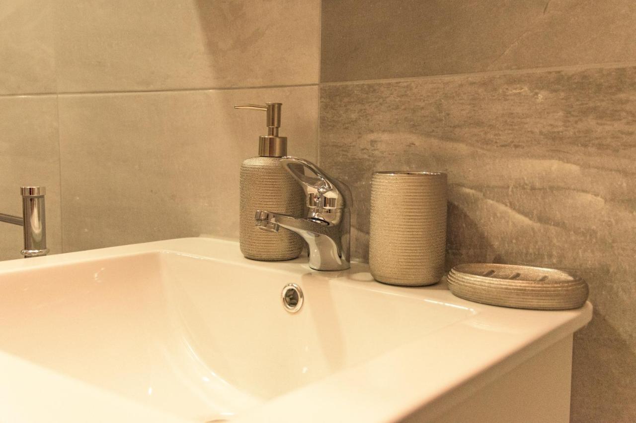 Apartmani Marijamagdalena Gračac المظهر الخارجي الصورة