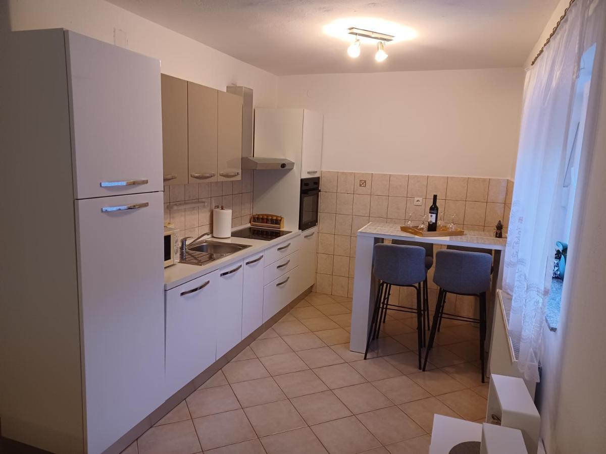 Apartmani Marijamagdalena Gračac المظهر الخارجي الصورة