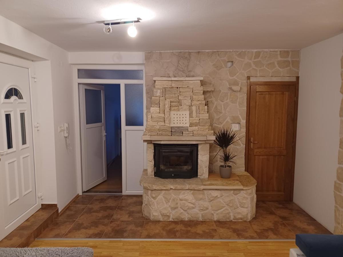 Apartmani Marijamagdalena Gračac المظهر الخارجي الصورة