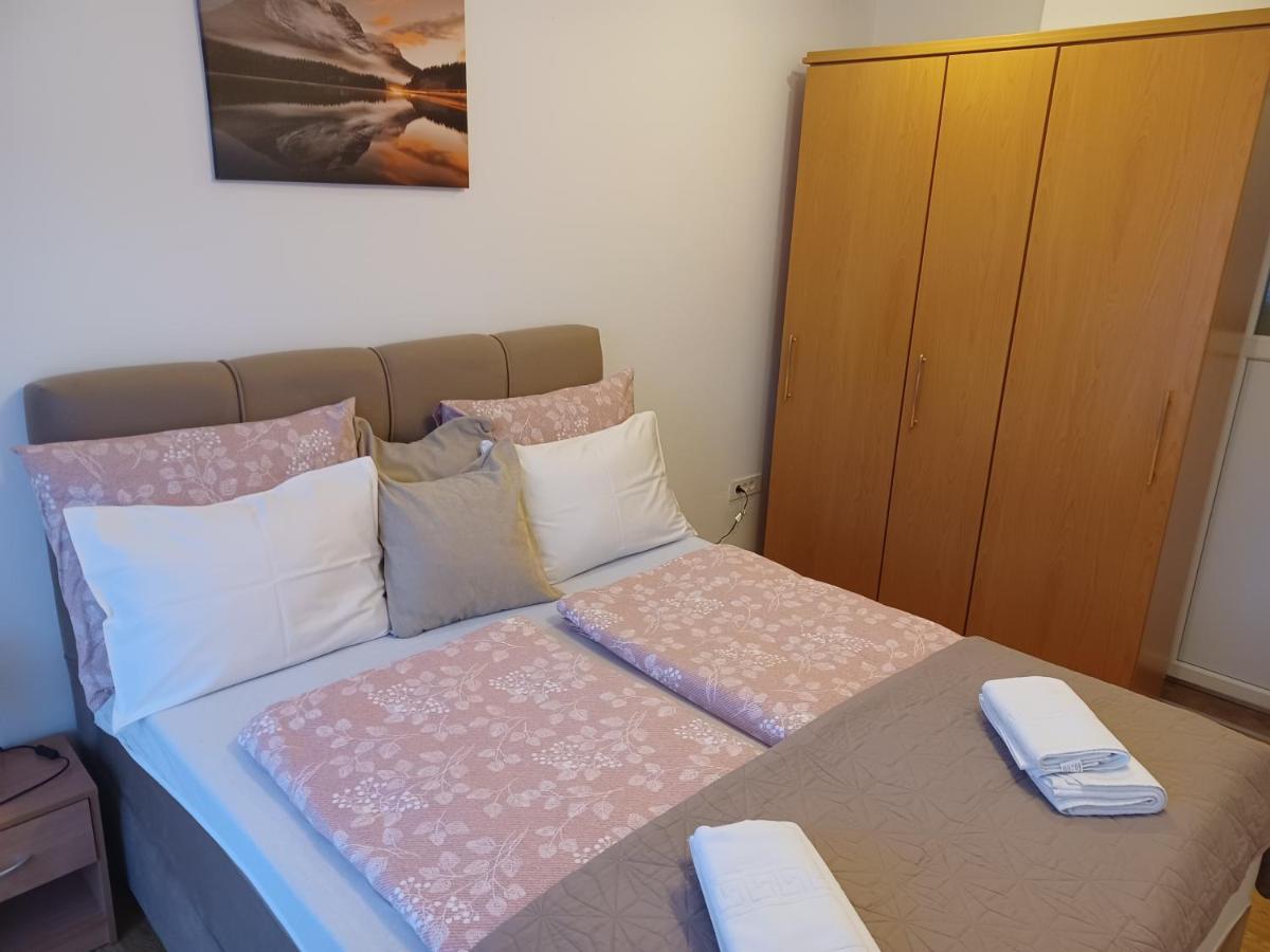 Apartmani Marijamagdalena Gračac المظهر الخارجي الصورة